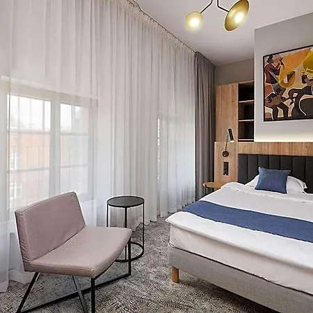 Hotel Halo 4*